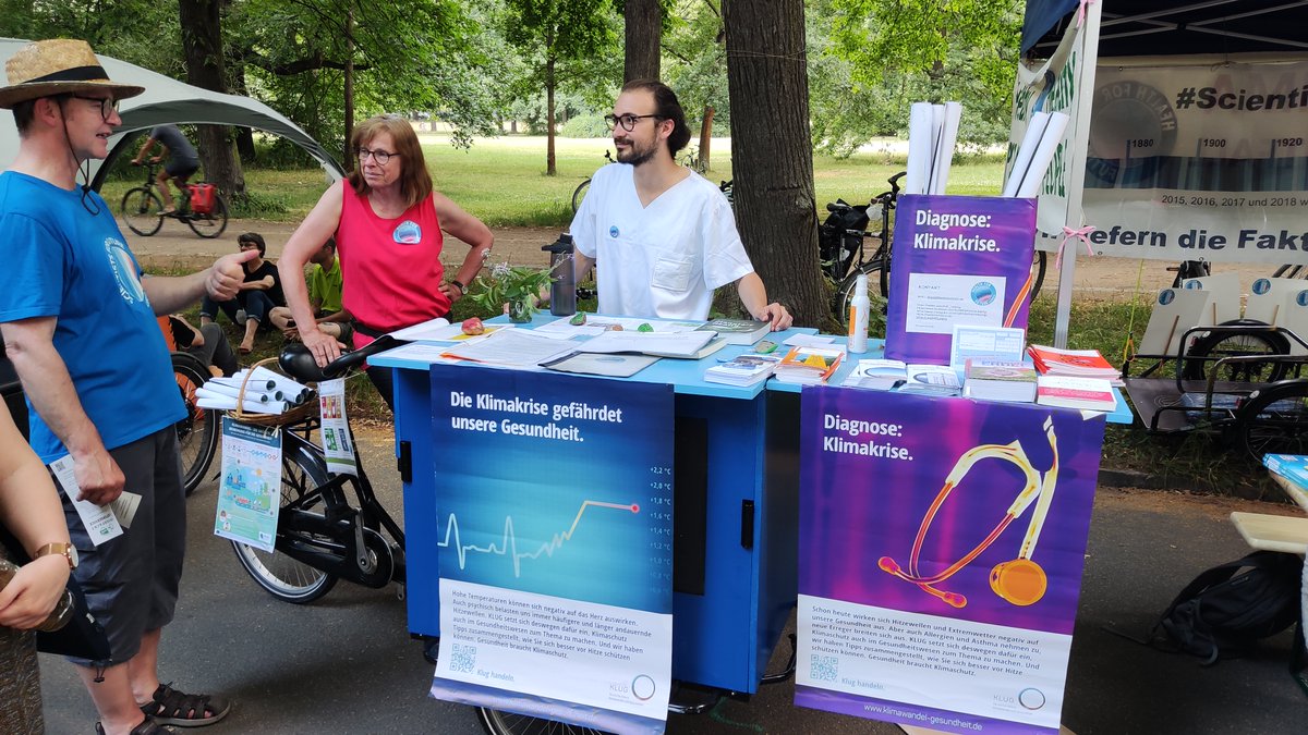 Steffenster's tweet photo. @P4F_Leipzig @LpzfuersKlima @Sachsen_Klima Beti Lue. Salbenmanufaktur (https://t.co/kjzkYAmVDw), Scientists for Future Leipzig @S4F_Leipzig (https://t.co/TVREd41HFc), Health for Future @H4F_Leipzig #Hitzeforum (https://t.co/8ESxwF6lWJ), Rad3 @rad3de (https://t.co/NxPiCR88Yz)

#Ökofete https://t.co/u33KHhcCvz