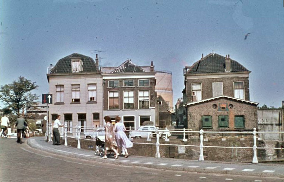 Nieuw op de site: Achterom 3 - St Joris of de (Vergulde) Cabel. Een vd oudste huizen van Delft dat deels dateert van voor de stadsbrand van 1536. Vlak naast de Rotterdamsepoort was het eeuwenlang een ankerplaats voor beurtschippers en zeilmakers. Zie bit.ly/3ymt8ZK