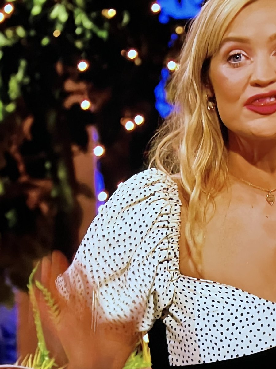 Noooo why did no one tell her she has lipstick on her teeth!! 😂🤦🏼‍♀️😳 #LoveIsland