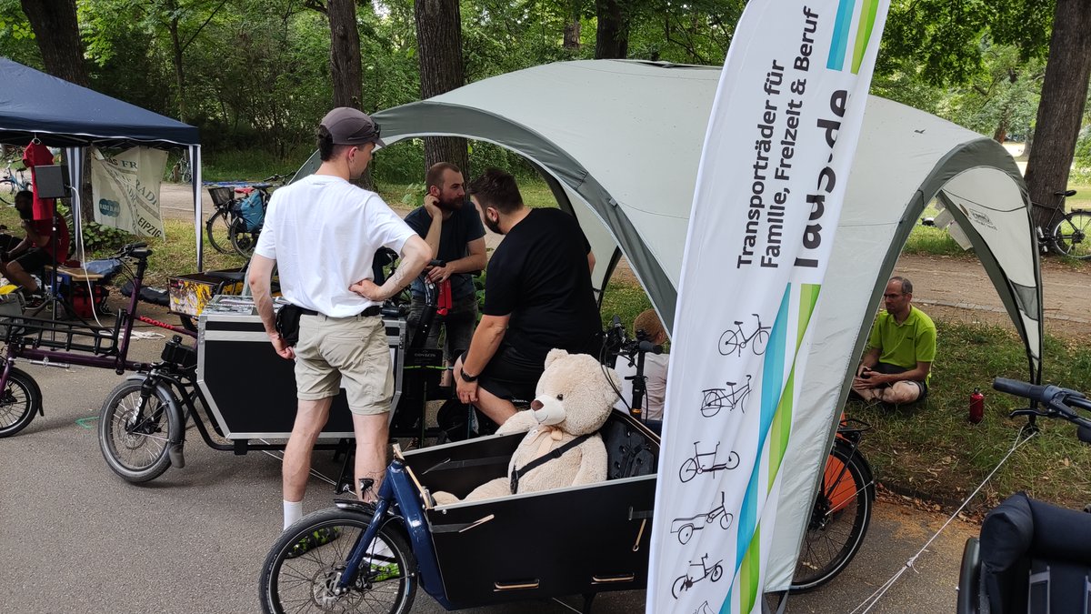 Steffenster's tweet photo. @P4F_Leipzig @LpzfuersKlima @Sachsen_Klima Beti Lue. Salbenmanufaktur (https://t.co/kjzkYAmVDw), Scientists for Future Leipzig @S4F_Leipzig (https://t.co/TVREd41HFc), Health for Future @H4F_Leipzig #Hitzeforum (https://t.co/8ESxwF6lWJ), Rad3 @rad3de (https://t.co/NxPiCR88Yz)

#Ökofete https://t.co/u33KHhcCvz