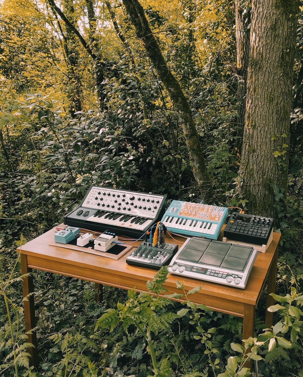 Bonjour à vous et bienvenue les D'jeuns, Le #Barzouges c'est aussi avec vous!
Bientot les vacances, pr fêter ça DJ Nour et Not From MTR prennent d'assaut le #Barzouges pour y animer une petite BOUM le vendredi 1er juillet à 18h30. 
Amenez qqchose à grignoter et à partager !