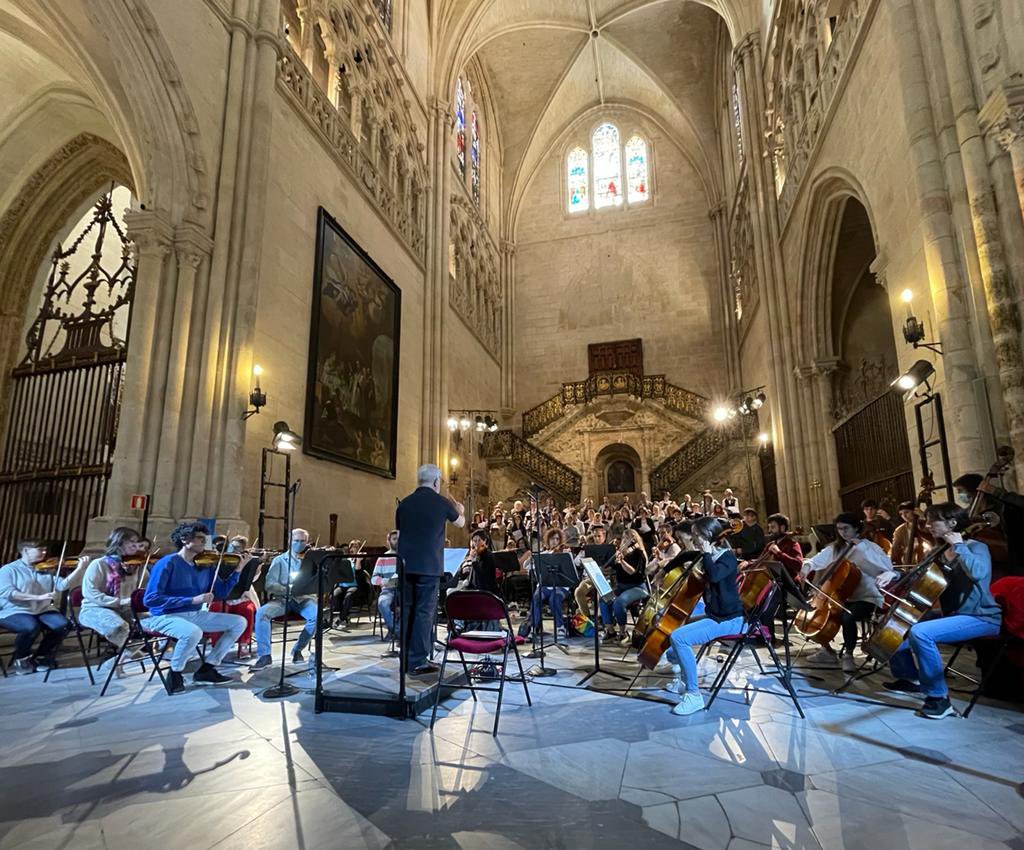 Mª Rosario Pérez Pardo (@charopepasa) on Twitter photo Ha sido un lujazo asistir al preestreno de la Misa del compositor Pedro Maria De la Iglesia interpretada por <a href="/OrquestaOSBu/">Orquesta Sinfónica De Burgos</a> <a href="/OrfeonBurgales/">Orfeón Burgalés</a> <a href="/fecobur/">Federación Coral Burgalesa</a>. letra de Donato Miguel. Director artístico: <a href="/juangabriel1963/">Juan Gabriel</a> Enhorabuena a todos !!! Ha sido un lujazo asistir al preestreno de la Misa del compositor Pedro Maria De la Iglesia interpretada por <a href="/OrquestaOSBu/">Orquesta Sinfónica De Burgos</a> <a href="/OrfeonBurgales/">Orfeón Burgalés</a> <a href="/fecobur/">Federación Coral Burgalesa</a>. letra de Donato Miguel. Director artístico: <a href="/juangabriel1963/">Juan Gabriel</a> Enhorabuena a todos !!!