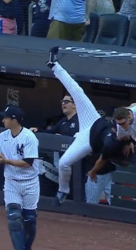 BaseballWRLD_'s tweet photo. Gerrit Cole’s reaction to the Walk-off LMAO https://t.co/TJzabGwjcm