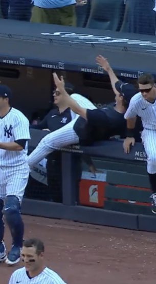 RT @YankeeWRLD: Gerrit Cole’s reaction to the Walk-off LMAO https://t.co/TJzabGwjcm