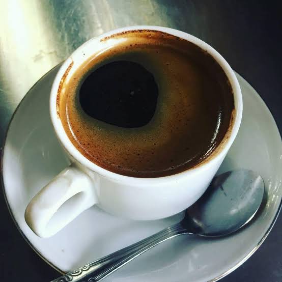 iqbalezaaa's tweet photo. Kopi tanpa gula adalah kopi yang jujur.
Dia tak perlu bermanis-manis di mulut. Tanpa ragu menunjukkan jati diri pada sang peminumnya. https://t.co/cF3ZhQZobr
