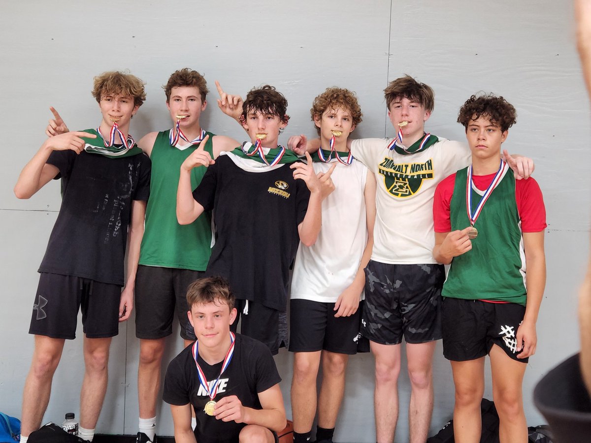 ReddingJD's tweet image. Great job JV Panthers at the @CNRBasketball tournament!🥇🏀💚💛