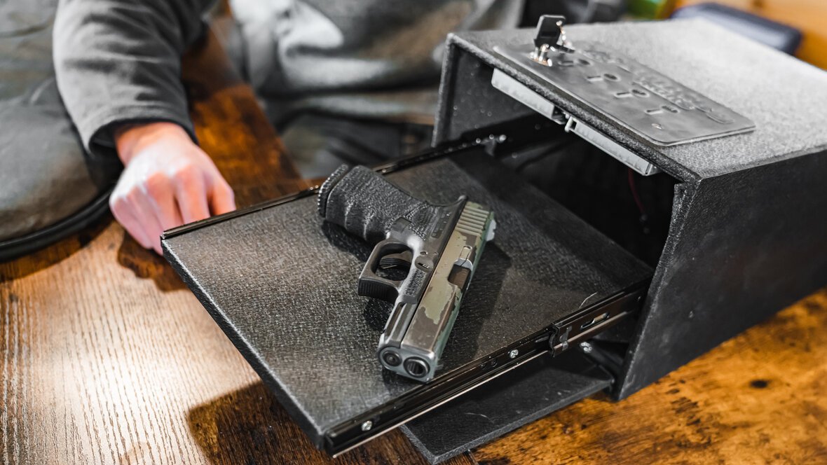 zone_get's tweet photo. Store Your Guns & Ammo in the Right Type of Gun Safe: In this video, we'll discuss in-home storage of firearms and what makes a safe a good #gunsafe #gunsammo #gunsafety
๐ฅWatch Video: https://t.co/1rUgB7n5R8 https://t.co/bogOI9d2Vr