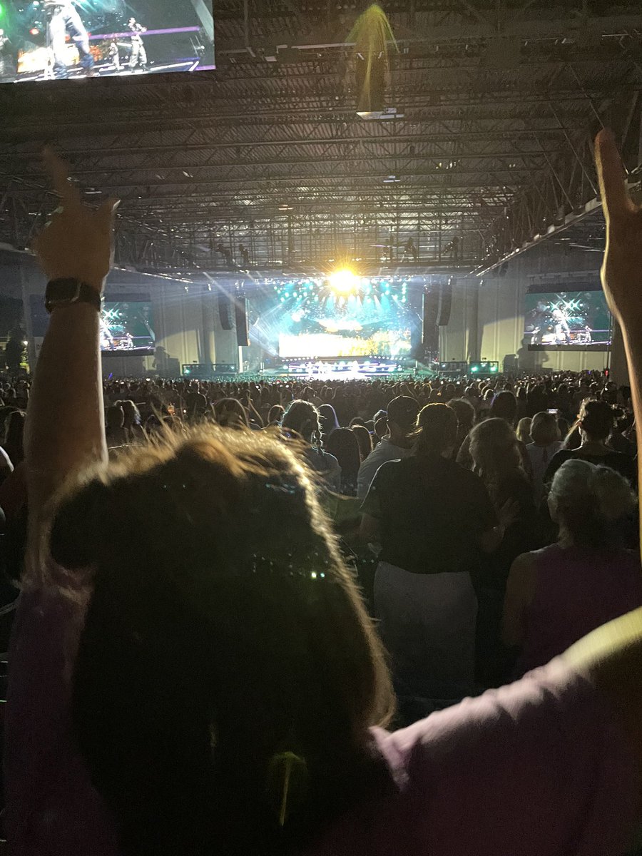 MyHeartIsInOh's tweet photo. @nickcarter @aj_mclean  @kevinrichardson @brian_littrell  @howied thanks for the most perfect teenage-dream-come-true kinda night! #Charlotte #BSB #DNA https://t.co/NJITLcL4iZ