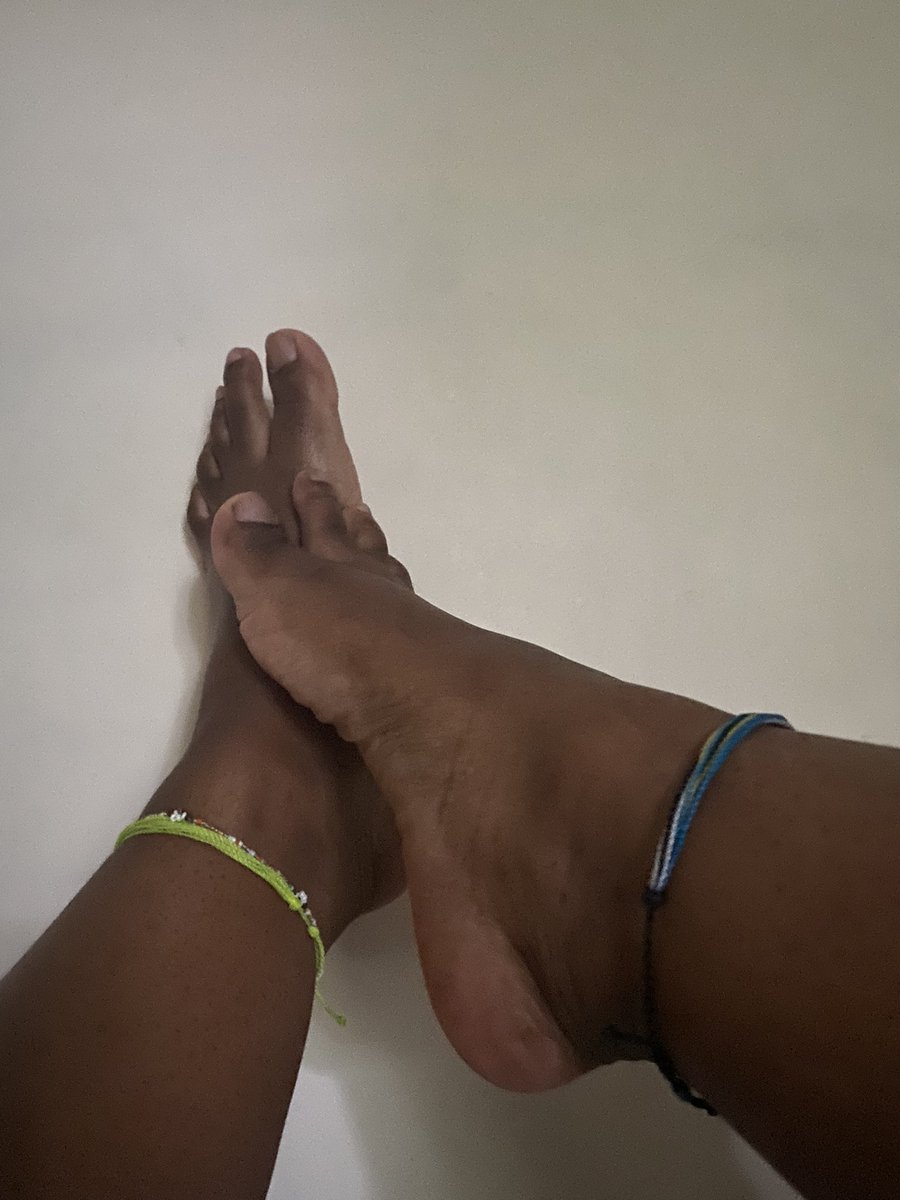 Oreogirlies01's tweet photo. Heyy babes I’ve missed you 🤎

Anklets and sexy crinkly feet 💋 

DM ME FOR MORE CONTENT

 @Feetfinder  #feet #feetfreak #feetfetish #skype #snapchat #feetlovers @RT_findnude @Solesshoutouts @FeetRetweets @BeaverRT @rt_feet @thetoesfinder @Footlover24and7 @FootParadiseRT https://t.co/LhOzliUeXs