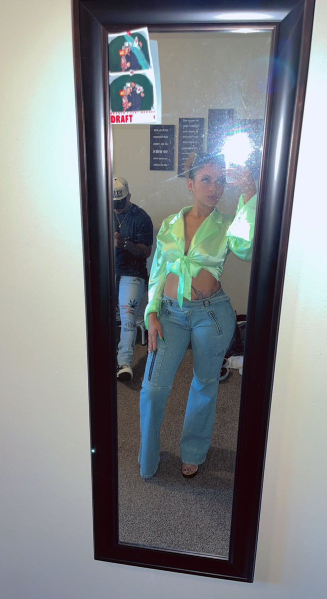 azia08smith's tweet photo. RAD🤙🏽 https://t.co/ZVxzaVIRX9