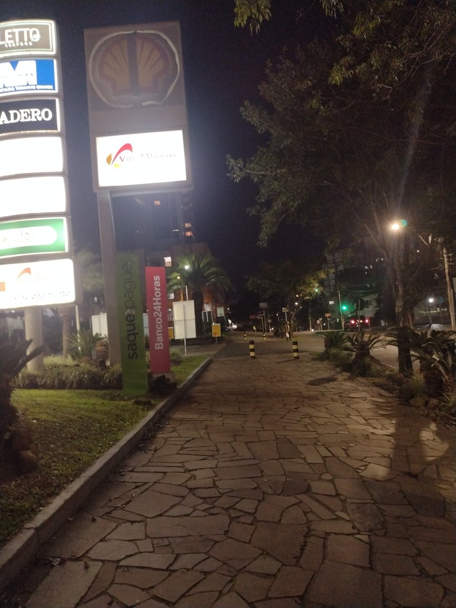 DianaHerbstrith's tweet image. @rodievy2813 @EdivaniaFs 
A uns 20 minutos atrás no posto Shell da Esquina Anita Garibaldi com Marechal Andrea, DESCASO total com cliente o posto lotado e apenas um atendente.
#postoshell #descaso #sematendente