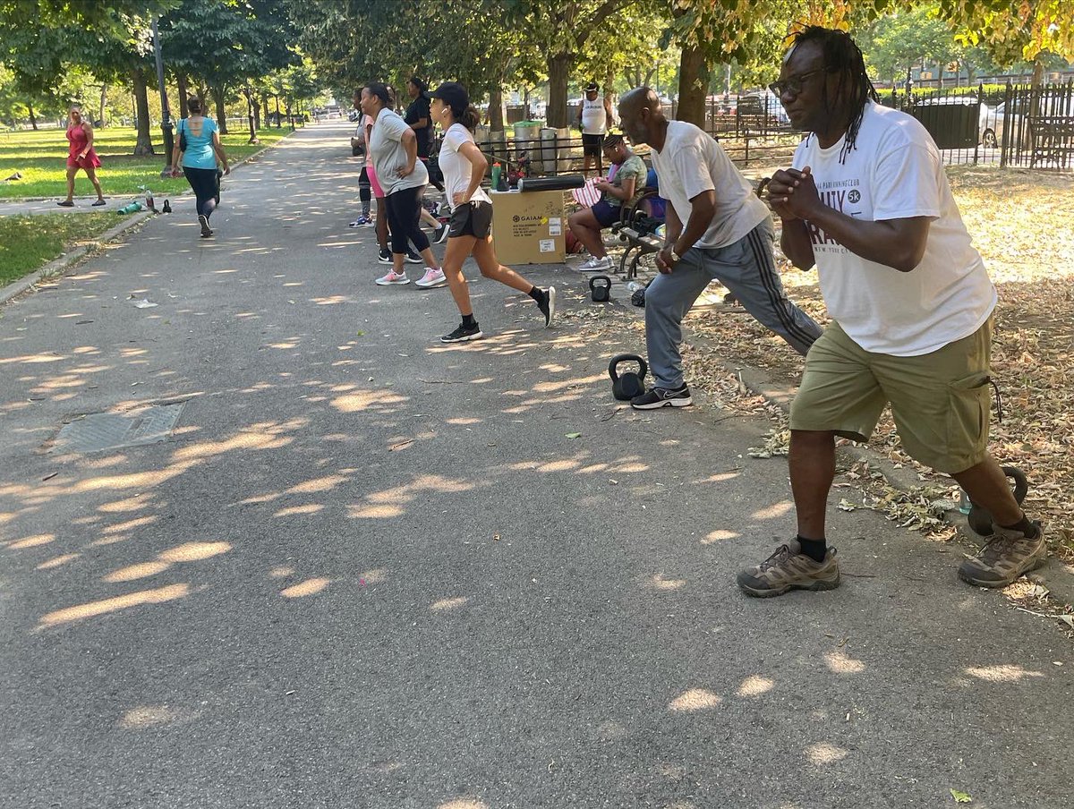 JoinJoyner's tweet photo. Today we completed an hour long high intensity circuit 🏋️‍♀️, re-balanced our chakras through yoga and meditation 🧘‍♀️and got the body moving again with a session of Zumba to our favorite Afrobeats and Reggae tunes 🥁🎶

#CommunityWellnessDay #Bronx #District77 #Concourse #Yoga https://t.co/lfBrIJftpr