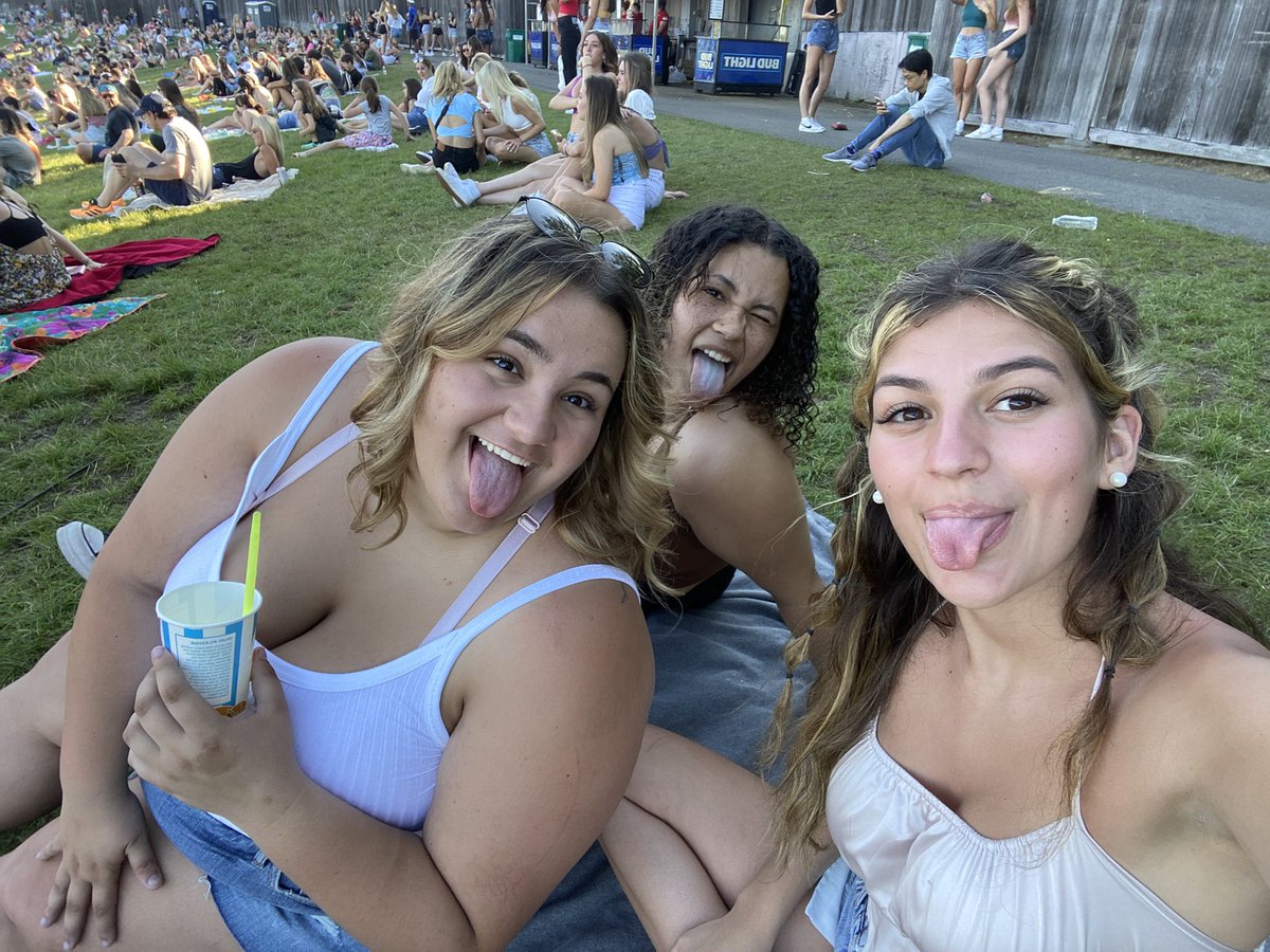 madi_sousa's tweet photo. #Kiss108KissConcert https://t.co/ShmHfjlN57