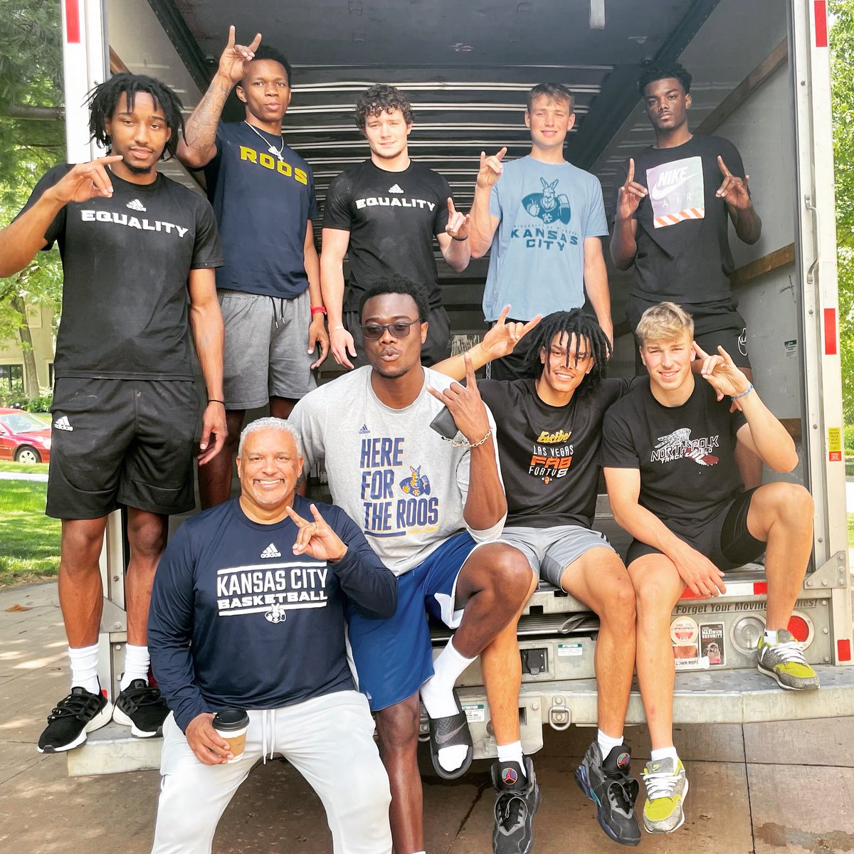 🏀 <a href="/KCRoosMBB/">Kansas City Men's Basketball</a> Squad coming together as #ROOSMBBFAMILY #ROOUP
#KCRoosMBB2022