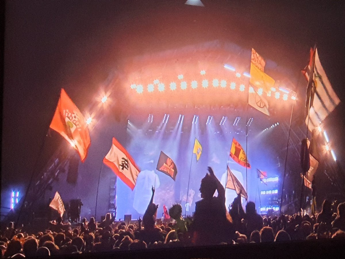 Top work from the #SaintsFC flag holder at #glastonburyfestival2022