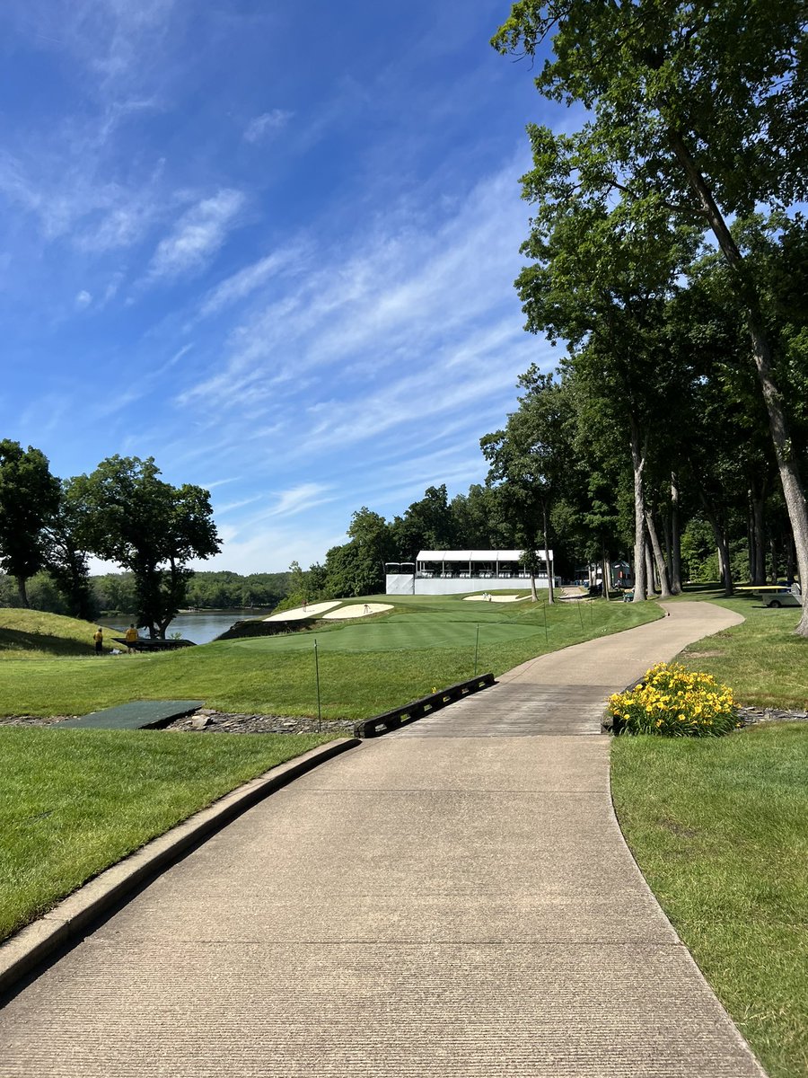 ColsonBates's tweet image. Excited to be out here volunteering for the @JDCLASSIC! 🚜🌾 Should be a great week.