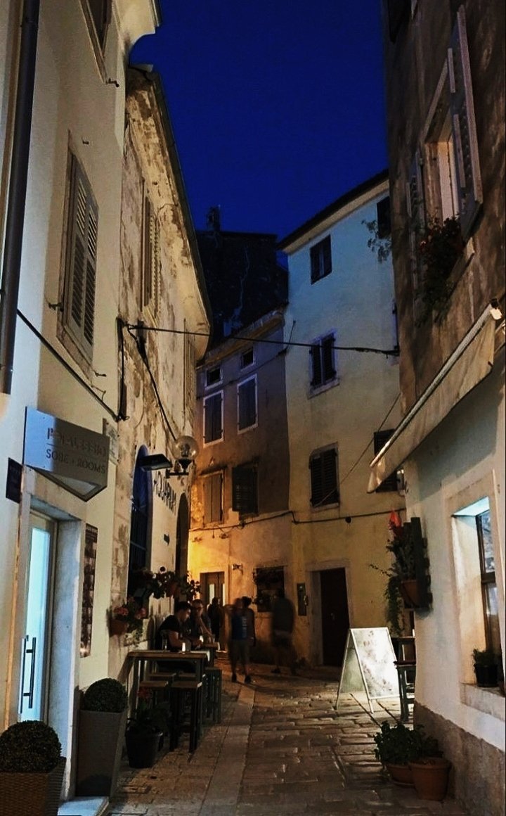 ⠀⠀⟬🥂 ▓  ── 𝐅otos do passeio de hoje em Prati! Fui até o mercato trionfale fazer compras para o menu de amanhã do restaurante e me apaixonei pelo lugar. ꪆ
⠀⠀⠀⠀