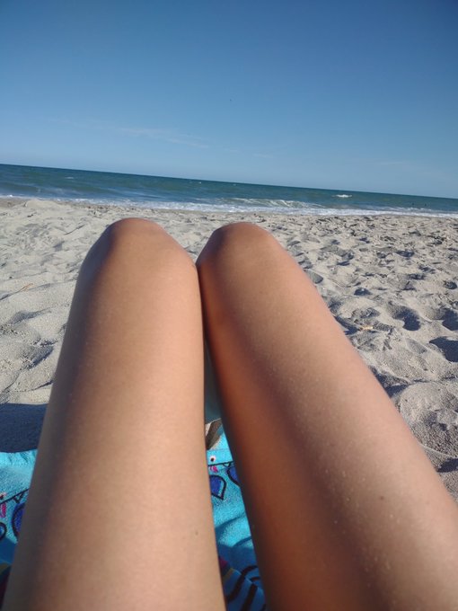 Enjoying the warm water, ocean breeze, hot sun, ice cold water... https://t.co/yX6fOpuDrs