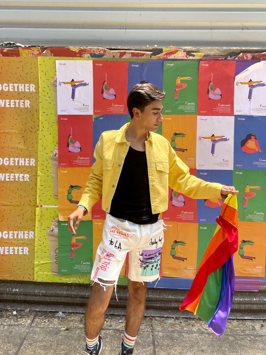 pattcondoblet's tweet photo. mi primera marcha fuera del closet 🥹🏳️‍🌈 https://t.co/tTp7Fo1hbg