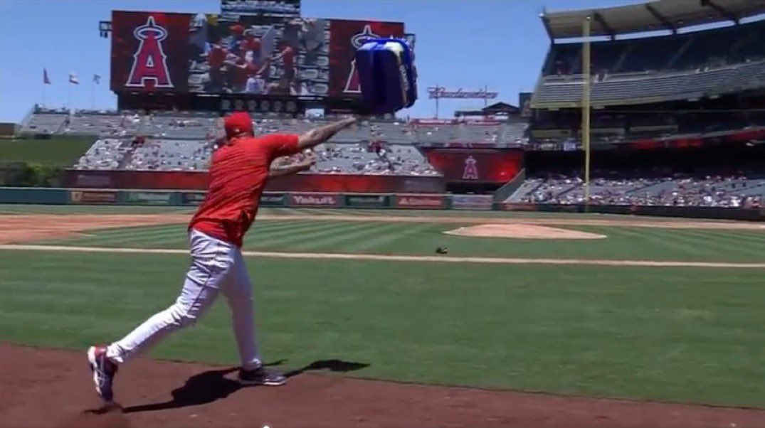 SB_Intel's tweet photo. Angels pitcher Raisel Iglesias must have really wanted the ranch flavor 😂 #sunflowerseeds #whatathrow https://t.co/er4xCkCny5