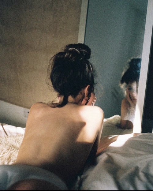 Mi parte dulce, la de gatita cariñosa y ronroneante.
Esa también es suya y solo suya.
Y le espera así.

#SeductiveSunday #Sexrol #FreeRol #HPRol