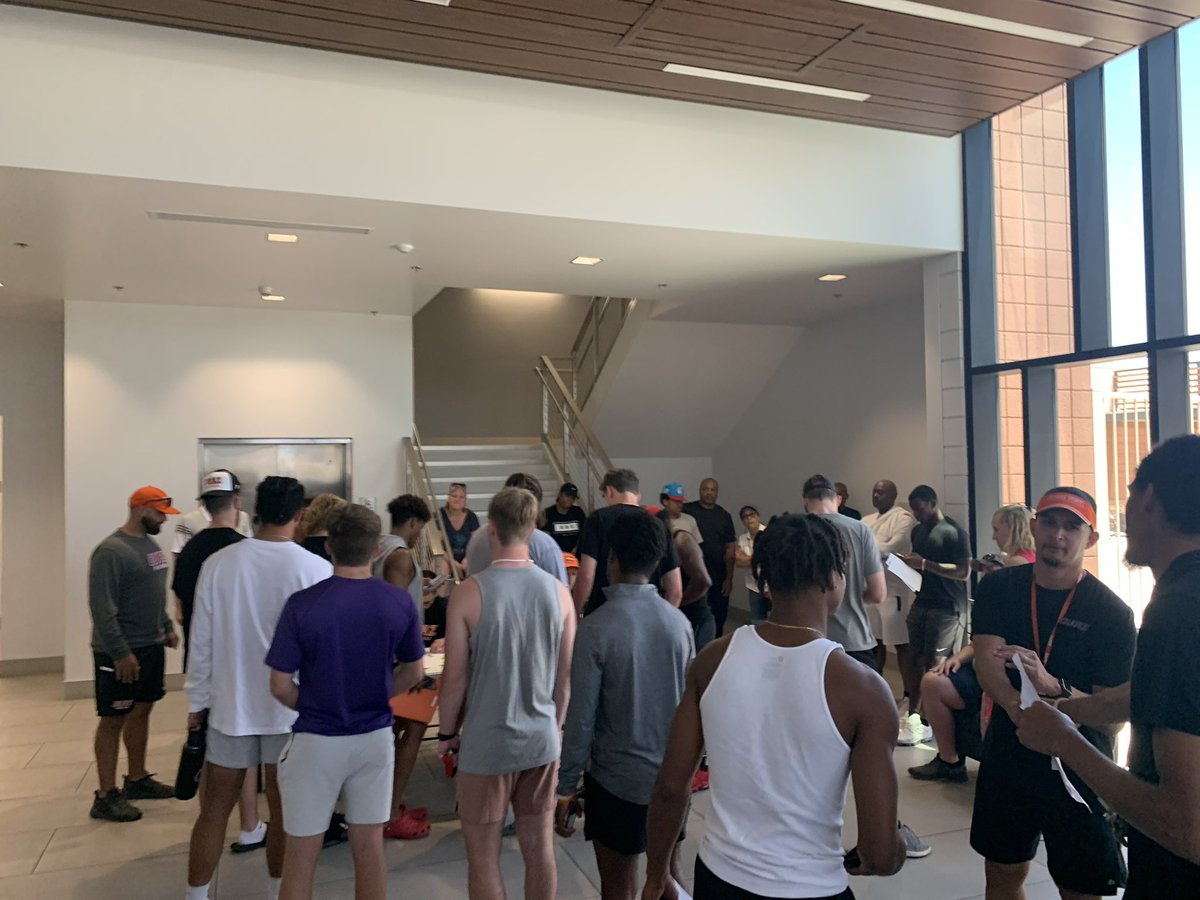 OUAZFootball's tweet photo. #ThePACK Welcomed some new brothers to #TheDen today💥 #ReportingDay #WeAreOUAZ🐺 #WelcomeHOME https://t.co/PmtwX7Ynuh