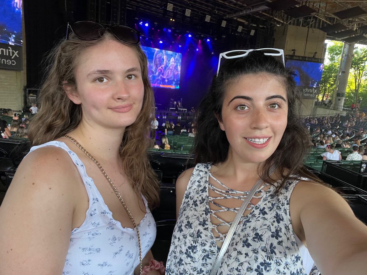 kaylamon11's tweet photo. Guess where we are!!!! Finally back at kiss concert after 2 years! #Kiss108KissConcert @Kiss108 so excited! https://t.co/jTY3BcFpb8