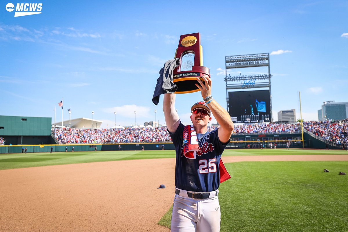 NCAABaseball's tweet photo. The Captain and his 'SHIP! 🏆

#MCWS x @OleMissBSB https://t.co/0CkIFfczoe
