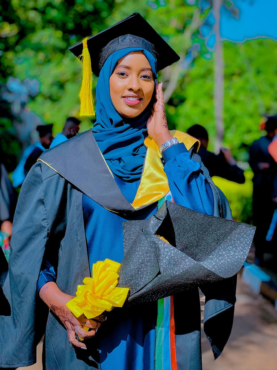 Hebaileeye's tweet photo. Alxamdullilaah.
It was such a great day when I completed my degree on 10th/June/2022🎓🎓👏 https://t.co/DjUSAYIfVZ
