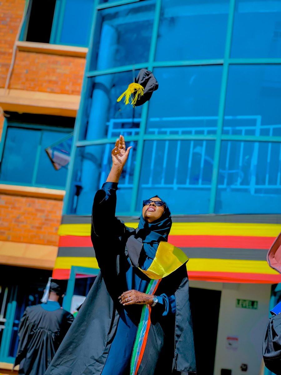 Hebaileeye's tweet photo. Alxamdullilaah.
It was such a great day when I completed my degree on 10th/June/2022🎓🎓👏 https://t.co/DjUSAYIfVZ