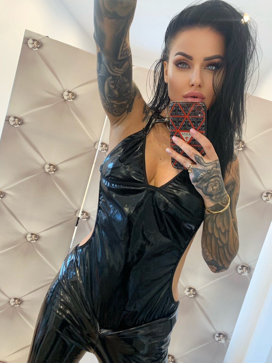MissDollarDj's tweet photo. Was is los mit euch ? Keine möchte dienen seit paar tagen ….
#sklave #zahlsklave #geldsklave #findomfeet #findom #findom #onlyfanspromo #onlyfansgirl #Feet #domina #onlyfansgirl https://t.co/WfOfoeUVho