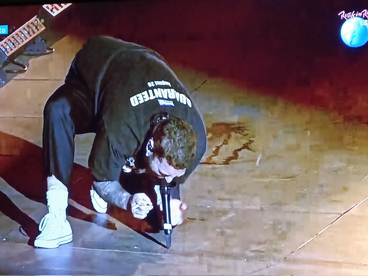 gabmarsant's tweet photo. We love you @PostMalone https://t.co/ttpUOzZQHD
