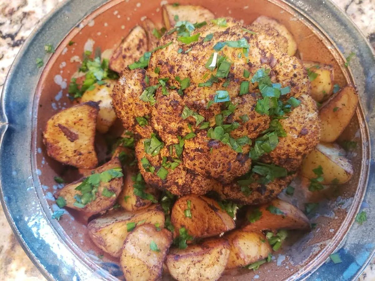 Cbp8Cindy's tweet photo. Check out this new recipe from https://t.co/XBeCGeM0Iu!
Whole roasted cauliflower in a #coffee marinade
https://t.co/L4KzLKEGqm
https://t.co/ex1zBo2igC
#CookingWithCoffee https://t.co/vrO2DNVP9d