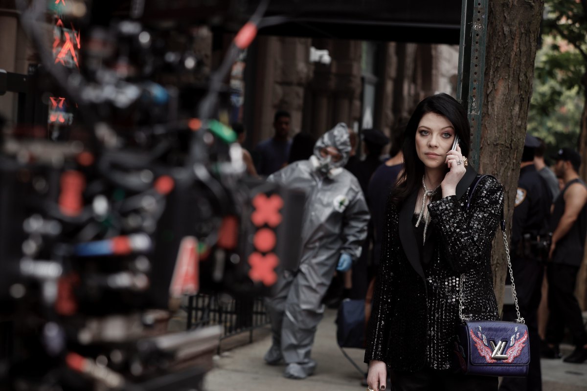 Pictures of Michelle Trachtenberg filming Gossip Girl? What is this, 2009?