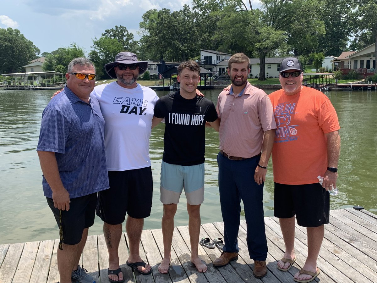 alex_hurtz's tweet photo. BIG day for me as I got baptized. So thankful for all of my coaches, family, and friends supporting me through my amazing journey of moving to Arkansas finding my faith and playing football. #Philippians4:13 https://t.co/8Kblh8X0ZU