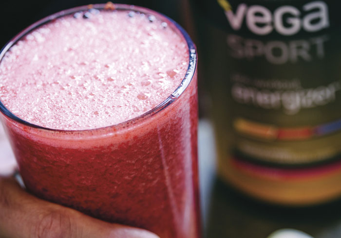 BlenderBabes's tweet photo. This acai pre-workout by Brendan Brazier energizer juice recipe is designed to be consumed about 40 minutes before a long intense workout. https://t.co/jDkV2c6uTd #acaiberrybenefits #blendtech https://t.co/ZTqvXp3QaQ