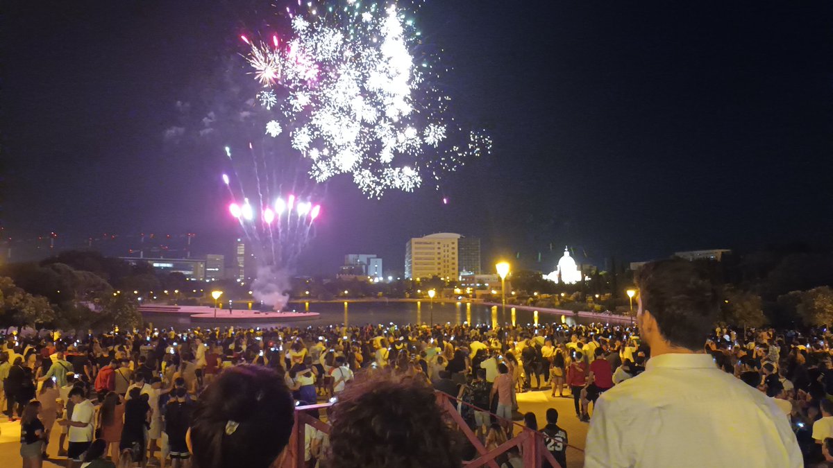 CsUsera's tweet photo. Qué alegría de fiestas y qué alegría nos ha dado ver a tantísimos convecinos participando y disfrutando de ellas. 😃👏
We 🧡 Usera mogollón!!
💤 Hasta las #FiestasUsera 2023.
¡Nos vemos! 🌞🤗🌞
#FelizSemana 👨🍳👩🔧👩🔬👨💻👨🚒 https://t.co/5U3w42EL21