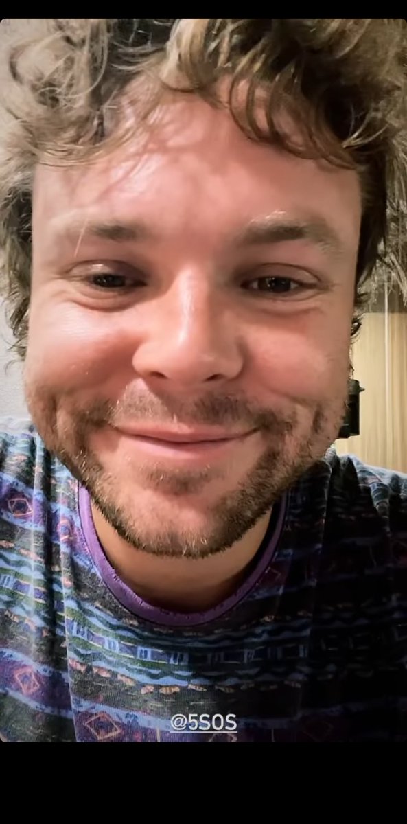 bloomingscar's tweet photo. most of us wouldn't be who they are without this literal sunshine right here. sending you so much love and strength. Love you endlessly @Ashton5SOS, always. https://t.co/chzK3G4HDL