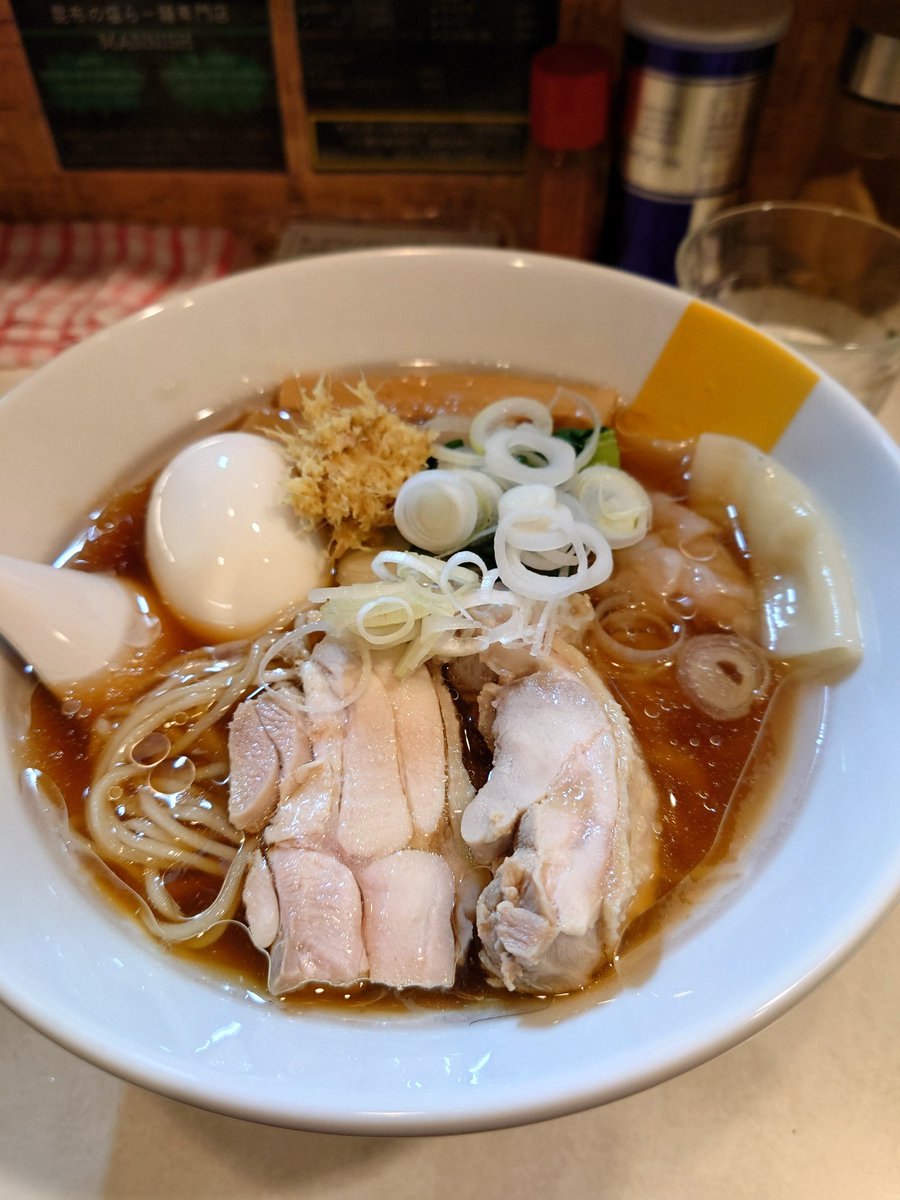 goodness_days's tweet photo. Lunch麺。
塩生姜らー麺専門店
MANNISH@浅草
さくの冷たい醤油らー麺
ほんのり甘みを感じる
冷たい醤油スープ
これ個人的に激うまっ！
#塩生姜らー麺専門店MANNISH浅草店 https://t.co/kVTQzE8CdI