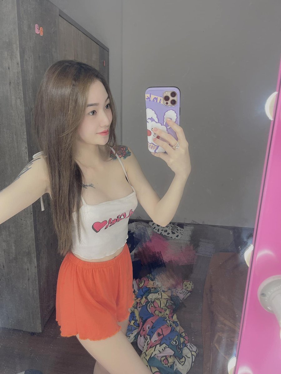 thovy29246743's tweet photo. ở nhà có mình swoj quá đi https://t.co/hA1n8AXK5z