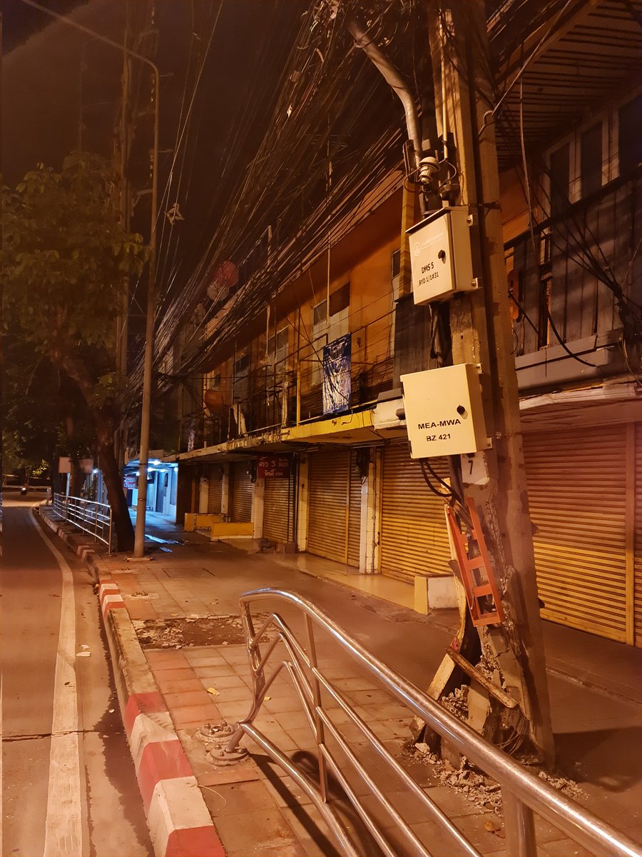 Vatanarak's tweet photo. ไม่รอแล้ว เสาไฟฟ้าที่รับการร้องเรียน ว่ารถชนพังจนเกือบจะล้ม เราประสานซ่อมเรียบร้อยครับ
------------------
#사장님 #ซาจังนิม #ประธานมาร์ค #ผู้กองมาร์ค #เพื่อไทย https://t.co/OkraEXZG7o