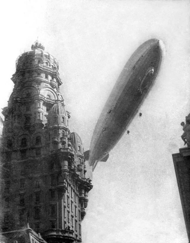historydefined's tweet image. Graf Zeppelin flying over Montevideo, Uruguay in June of 1934