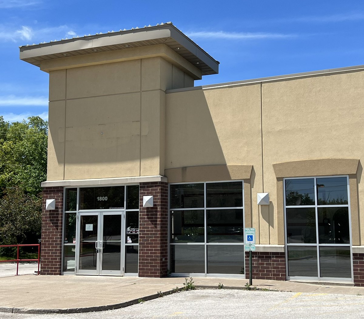 Didn’t Know Dept: @FirehouseSubs is closed at 5 Points. Apparently stopped  making doe months ago. It was where JB was enjoying lunch when the derecho hit us on August 10, 2020. https://t.co/6e9hus1DKC