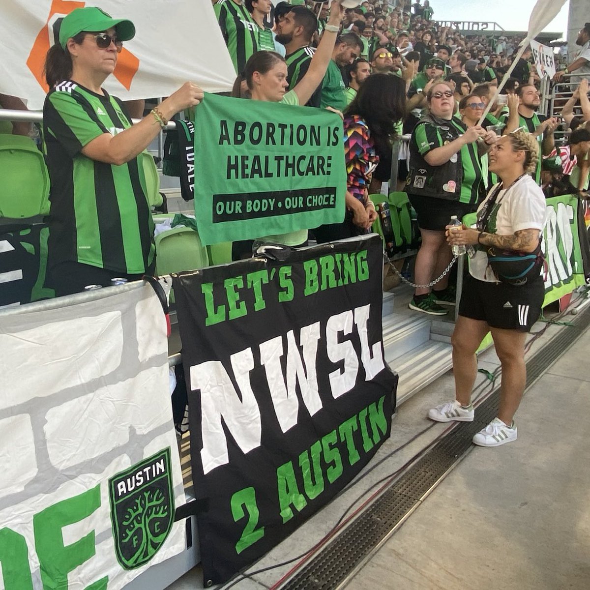 NWSL2Austin's tweet photo. Scenes from last night. ✊💚

#AbortionIsHealthcare 
#BansOffOurBodies 
#RegulateGunsNotUteruses 
#EndGunViolence  
#UvaldeStrong 

#AguanteAustin #AustinTogether https://t.co/e5S49O1NU6
