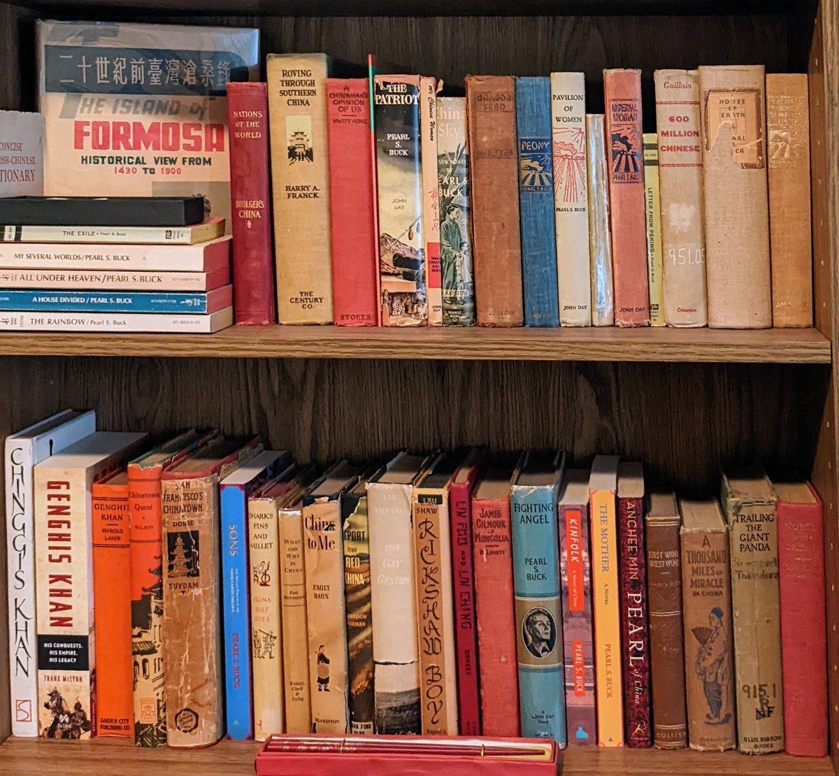 KoehnJosh's tweet photo. Here's some of my #chinalibrary old editions. Inspired by @tongbingxue . The oldest in picture is on the top shelf (left) red one, #boulgerschina Boulger's China copywritten 1893. https://t.co/tLti2WIt5q