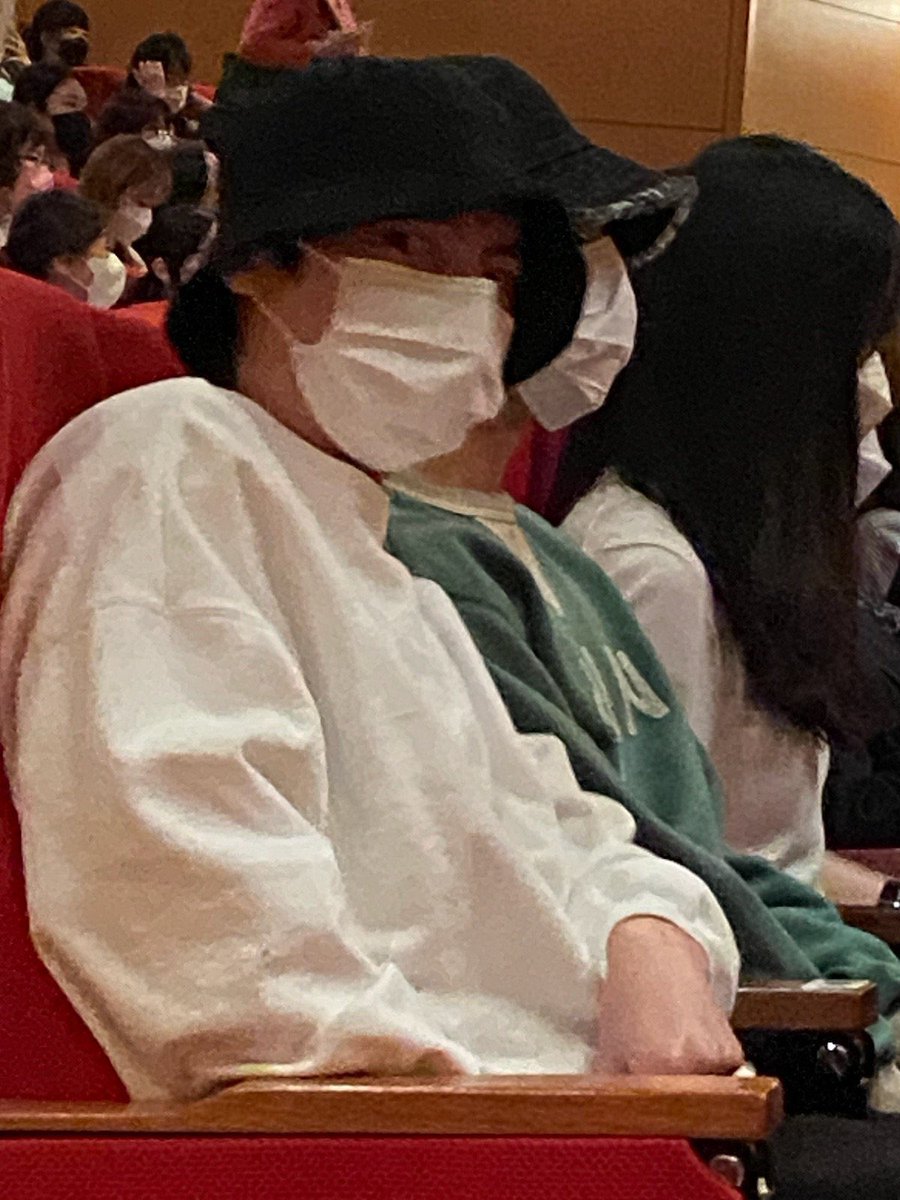 Pochacco_KM's tweet photo. 220626 
ハ・ソンウン君が出演するミュージカル「タイヨウのうた」にじみんちゃんとセオン君が応援に駆け付けた～‼️セオンくんは前にホワイトデー焼肉グクミン撮られて一緒に写ってた子だよ🥰
#국민 #jikook #kookmin #KM #グクミン https://t.co/DhyY7mBszN