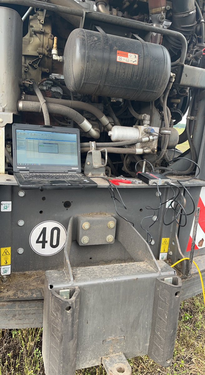TreWdiesel's tweet photo. This Claas Jaguar 940 got some custom software recently to keep on chopping! https://t.co/I2POK7z06b