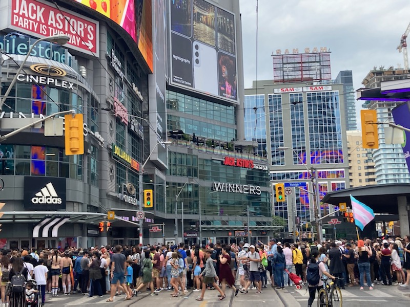 TTCVitti's tweet photo. It's always a privilege to work along side our partners in community safety for this year's 2022 @PrideToronto parade. Also great running into old colleagues @TPS_Marco  @TPSOperations #happyPride2022 #safety #SpecialConstable #Toronto #TTC #EventBus @TTC_CEU @TTChelps https://t.co/obVNiB0Ufu