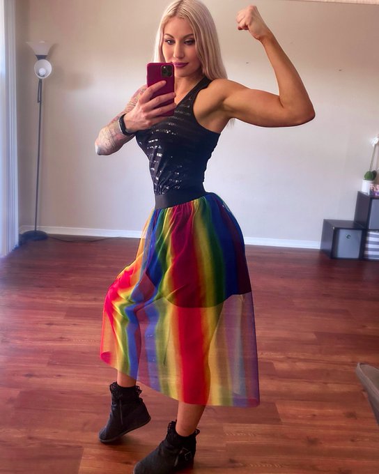 How does my waist look so small? It&rsquo;s not photoshop! It&rsquo;s from healthy eating, and from building bigger<a href="/tag/fit"class="tags"><span>#fit</span></a><a href="/tag/pride"class="tags"><span>#pride</span></a><a href="/tag/flex"class="tags"><span>#flex</span></a><a href="/tag/fitnessgirl"class="tags"><span>#fitnessgirl</span></a><a href="/tag/pridemonth"class="tags"><span>#pridemonth</span></a><a href="/tag/pride2022"class="tags"><span>#pride2022</span></a>