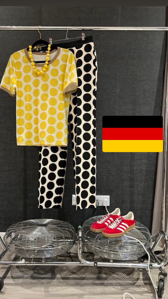 Emmilia_'s tweet photo. Harry wearing the flag colours for each city he’s performed in, to make Love On Tour feel like home for each audience, is very on brand #Harryshouse #LoveOnTour2022 https://t.co/SxJUu2Mp9b